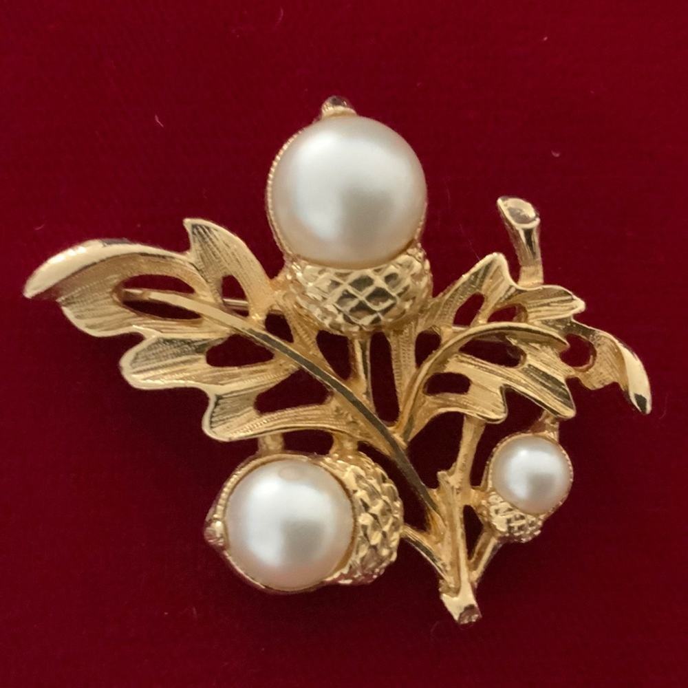 Vintage Avon Signed Pearl Brooch